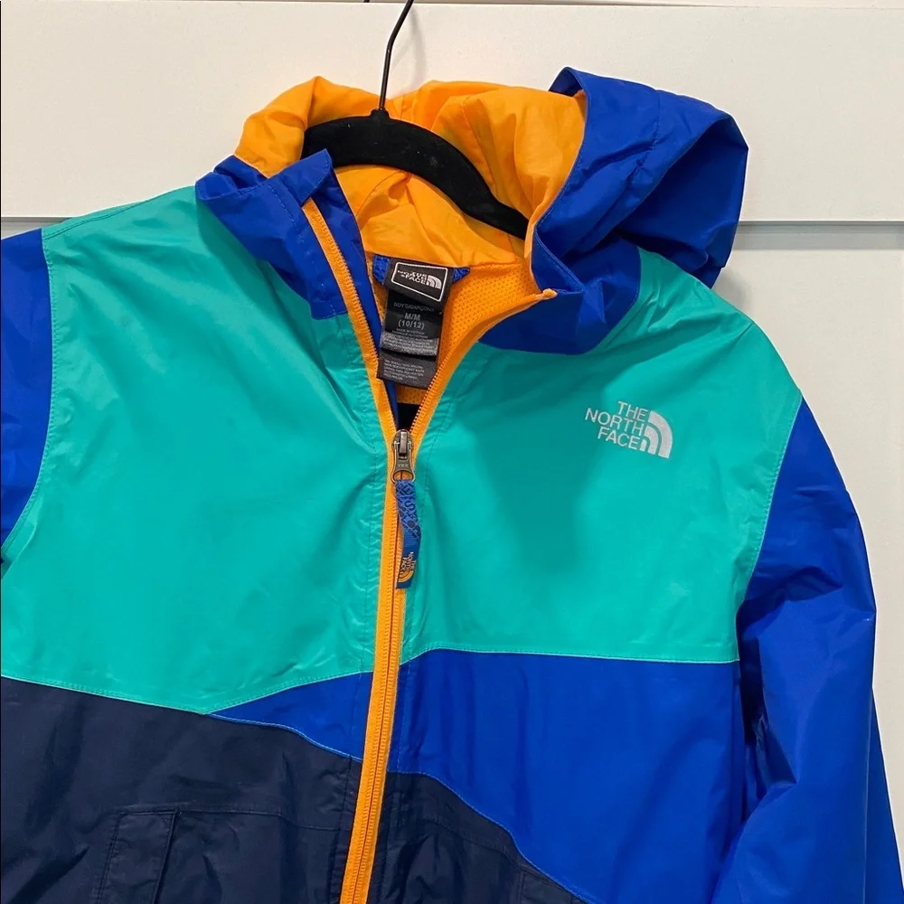 Boys North Face raincoat. In excellent condition - Picture 3 of 5